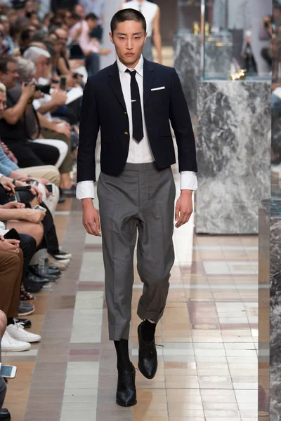 Look 10